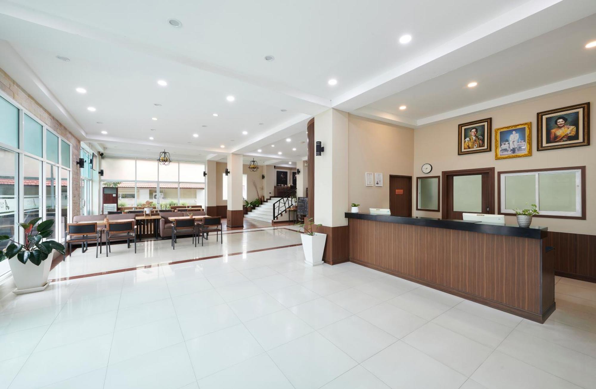 Adelphi Pattaya Hotel Exterior foto