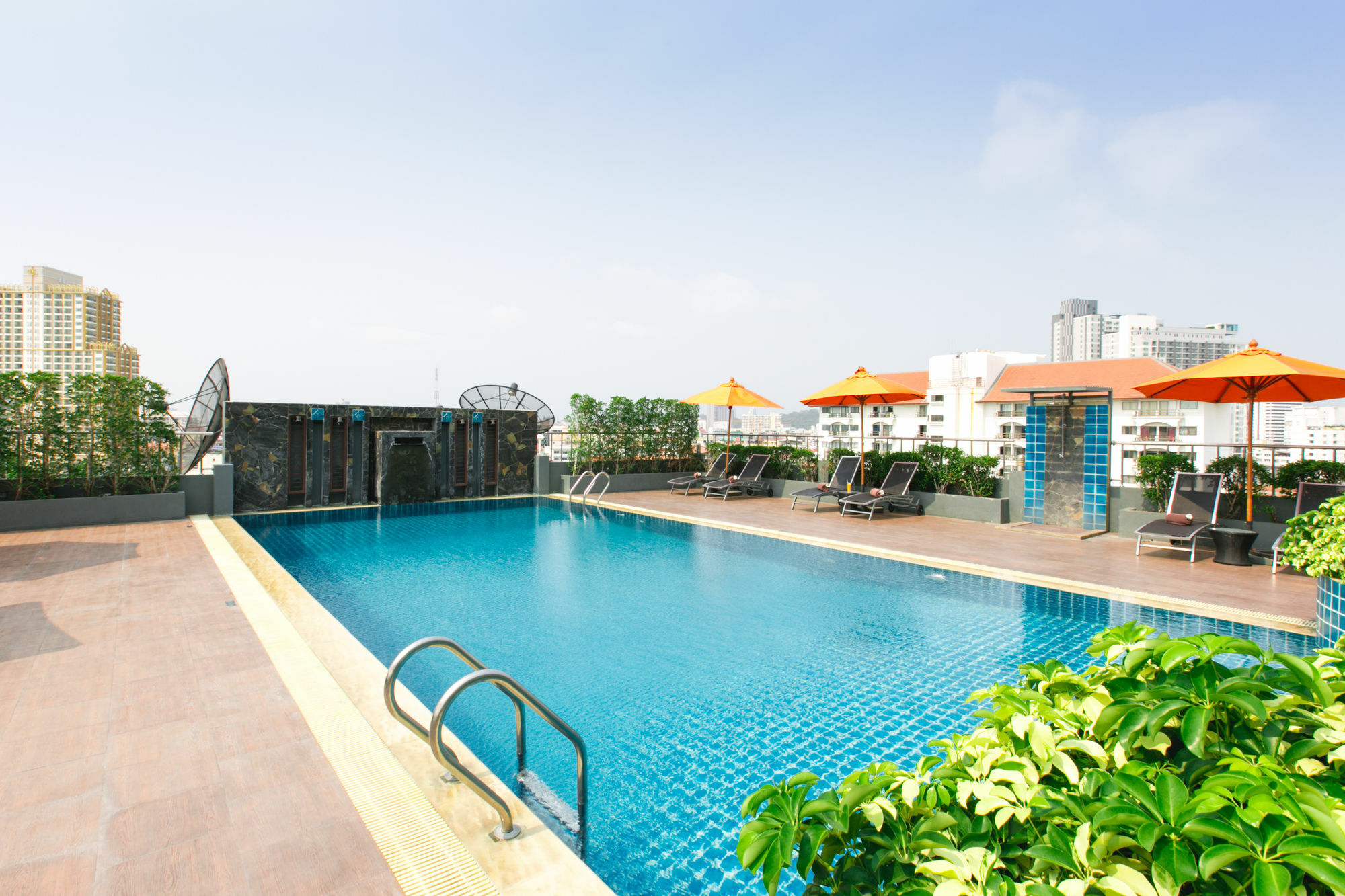 Adelphi Pattaya Hotel Exterior foto